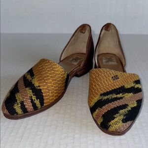 Uxibal Handmade Woven Tribal Print Leather Open Side Flats